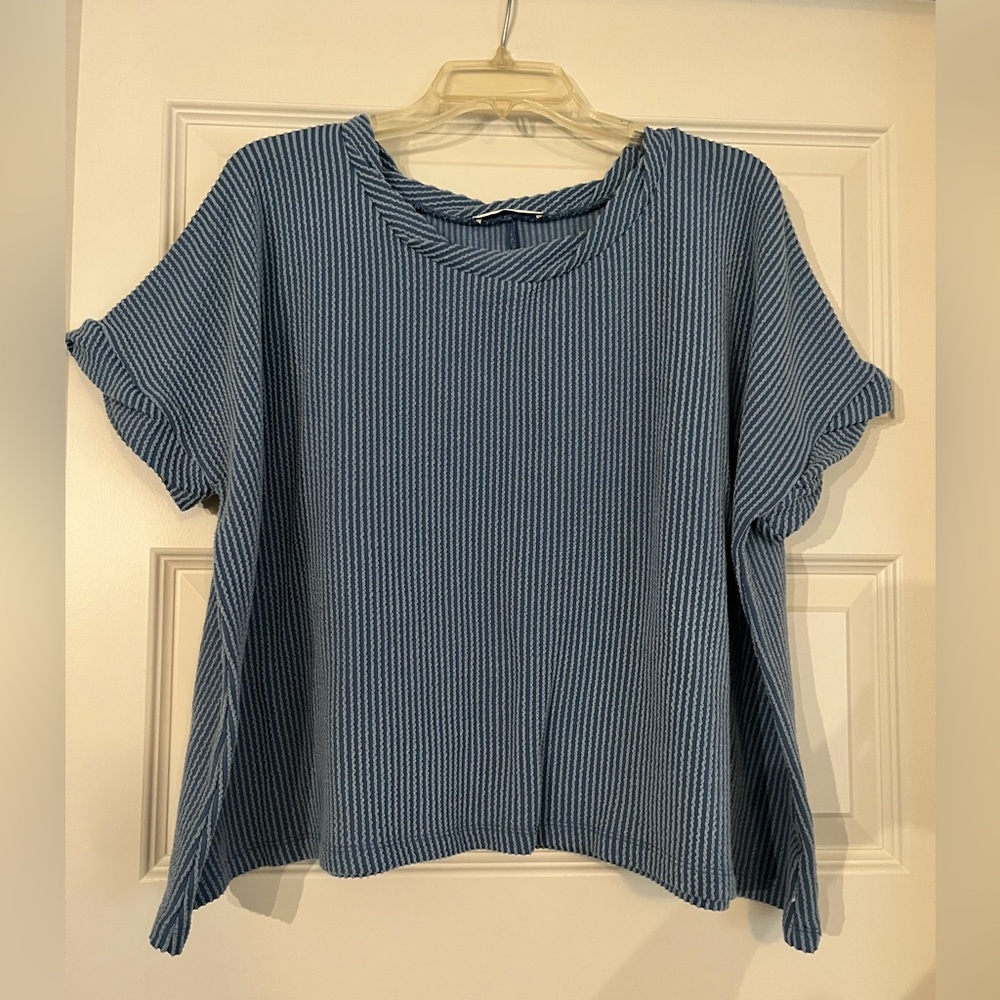 Zenana Outfitters Blue Ribbed Short Sleeve Top